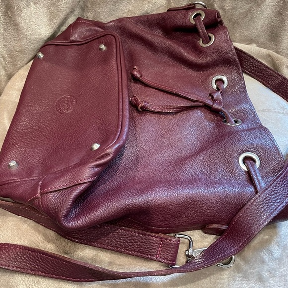 ✨ Roots Burgundy Leather Shoulder Bag with Drawstring Closure - Picture 3 of 8